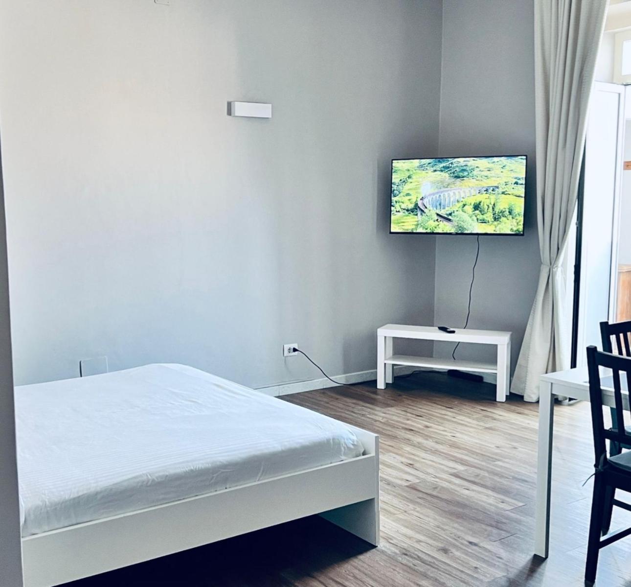 - Station Apartment *